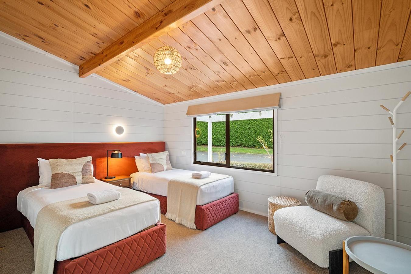 Mountviews Lodge Таупо Экстерьер фото